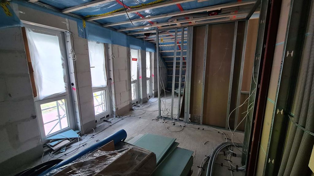 Rohbauinstallation im Schlafzimmer