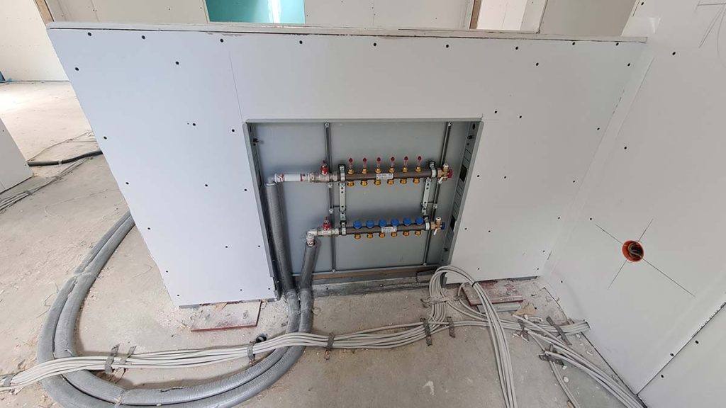 Heizkreisverteiler für die Fußbodenheizung im OG