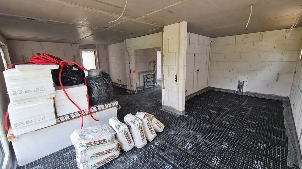 Wohnzimmer und Küche ebenfalls vorbereitet für Fußbodenheizung