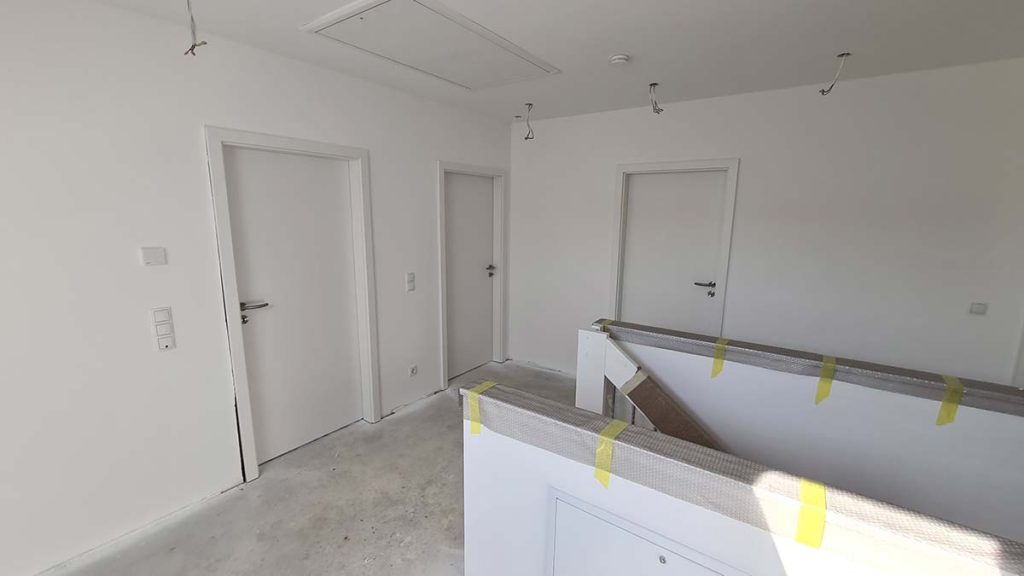 Obergeschoss: Bei der Innentür zum Kinderzimmer muss nachgearbeitet werden