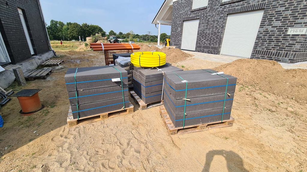 Bordsteine für die Auffahrt und den Garten.