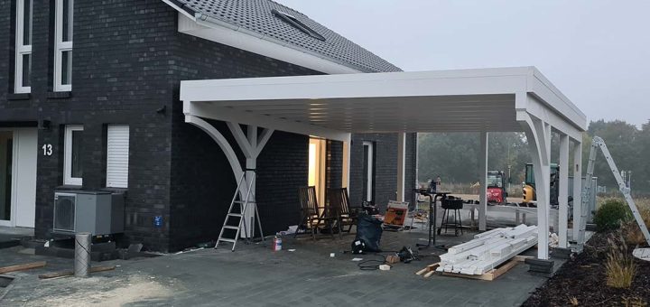 Das Carport steht