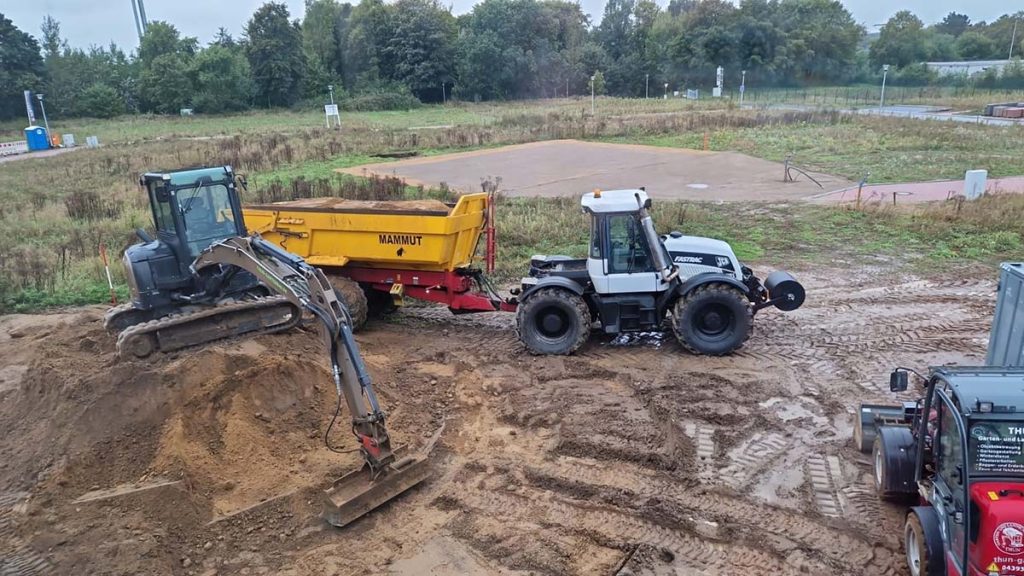 Aushub wird abtransportiert